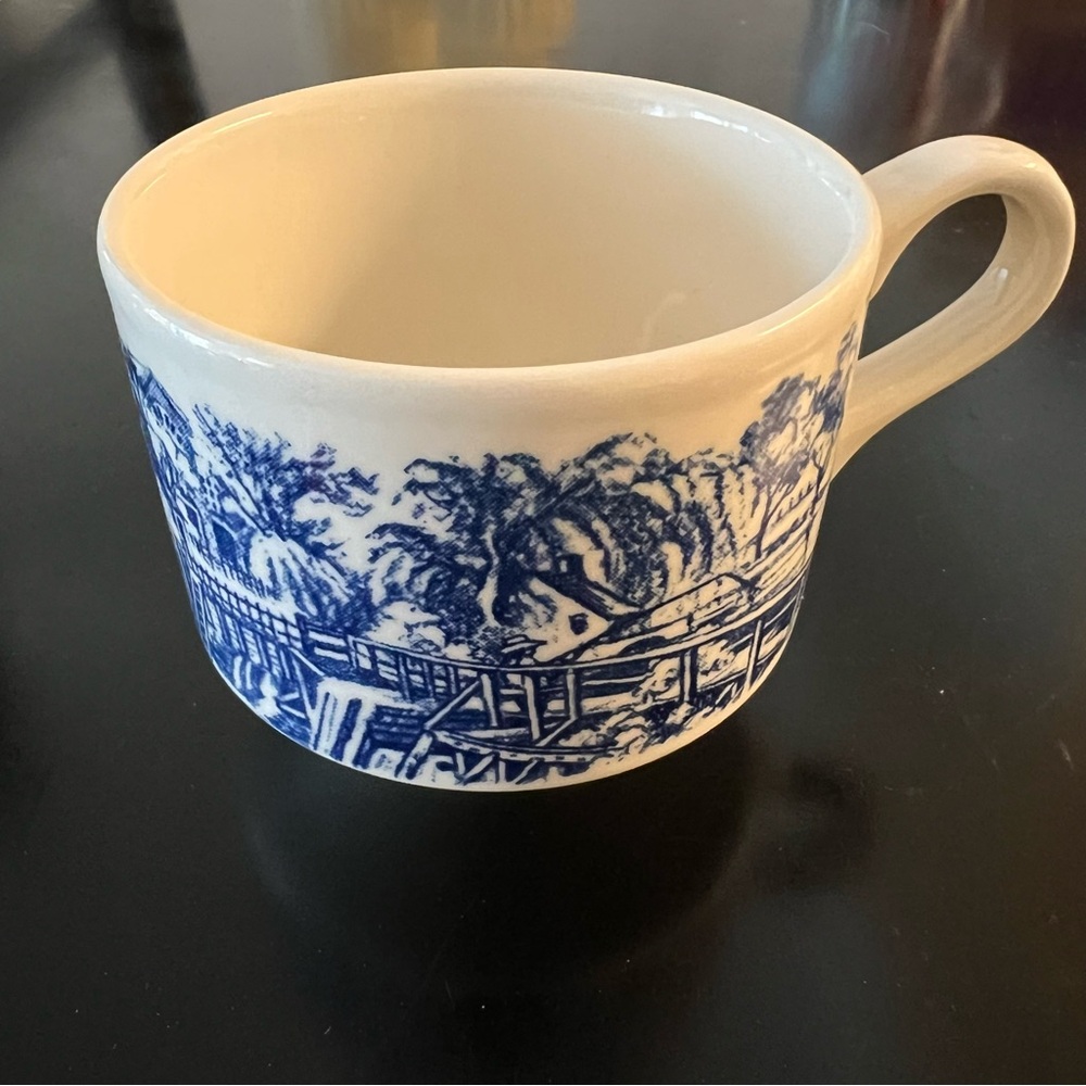 Very unique tea cup - Churchill England